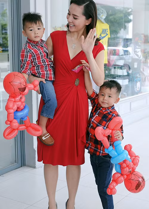 Đối với Thiên Lý, không gì hạnh phúc bằng việc chứng kiến các con lớn lên từng ngày. Ảnh: Zing