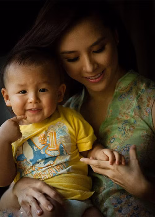 Một trong số những bức ảnh hiếm hoi bé Quốc Anh được Thiên Lý chia sẻ trên trang cá nhân. Ảnh: FBNV