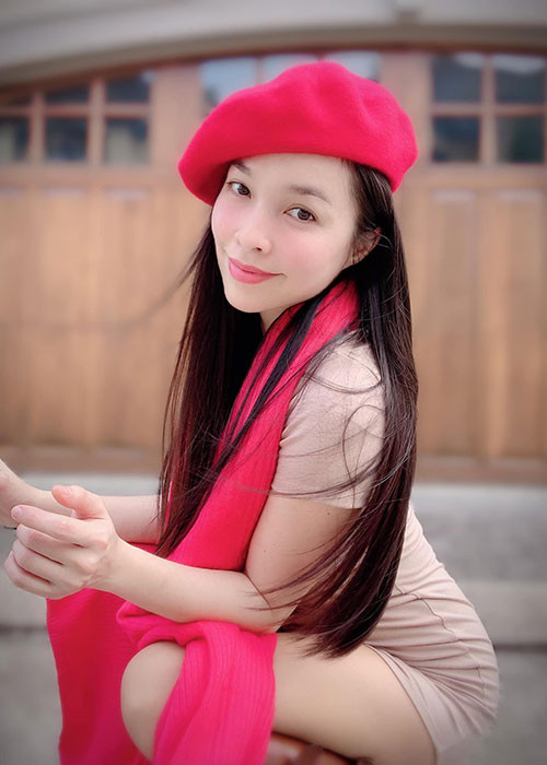 Từ năm 21 tuổi, nữ ca sĩ đã làm mẹ đơn thân. Và cho đến nay, Hiền Thục vẫn lẻ bóng.