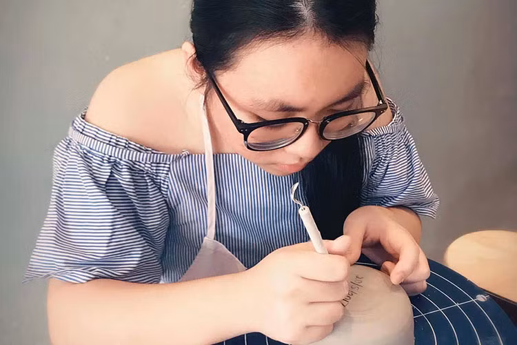 Con gái của Hiền Thục nay đã lớn phổng phao và ra dáng thiếu nữ xinh đẹp.