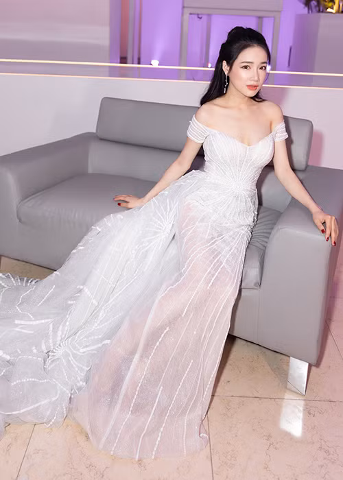 Nữ diễn viên phim "Tuổi thanh xuân" một mực giữ im lặng trước tin đồn mang bầu và đã sinh con.