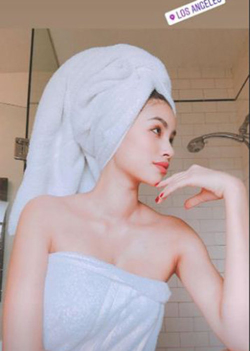 Trái với hình ảnh vòng một khiêm tốn trước đây, Phạm Hương hiện sở hữu vòng một căng đầy.