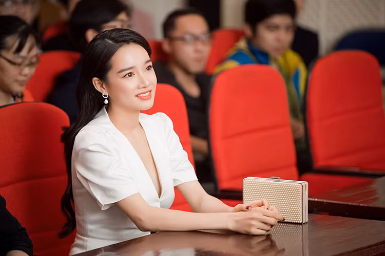 Nữ diễn viên khoe vóc dáng thon gọn sau tin đồn đã sinh con.