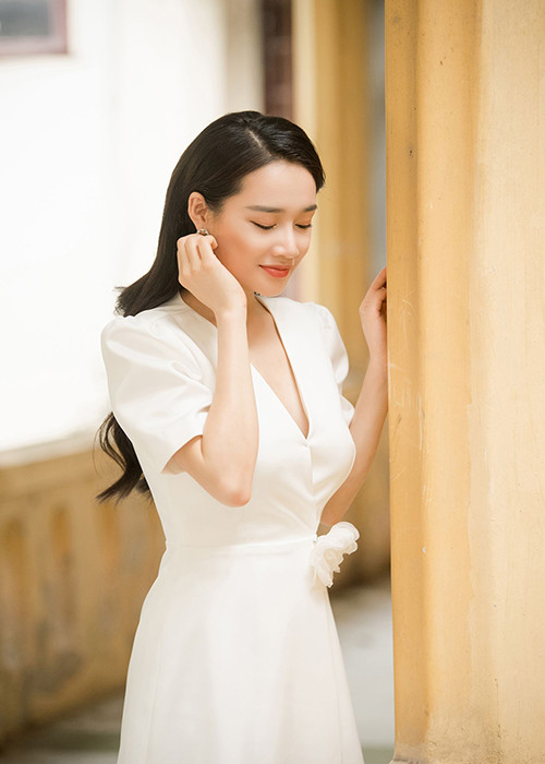 Một số khán giả nhận xét sau tin đồn Nhã Phương sinh con, vòng một của cô ngày càng nảy nở.