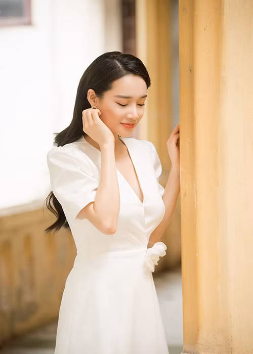 Một số khán giả nhận xét sau tin đồn Nhã Phương sinh con, vòng một của cô ngày càng nảy nở.