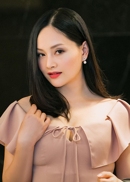 Niềm hạnh phúc khi trở thành mẹ và cuộc sống viên mãn bên chồng con khiến Lan Phương dường như trẻ ra.