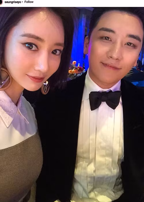 Go Joon Hee bị vạ lây vì scandal của ca sĩ Seungri khi một số cư dân mạng tung tin cô nằm trong đường dây môi giới mại dâm của cựu thành viên nhóm Big Bang.