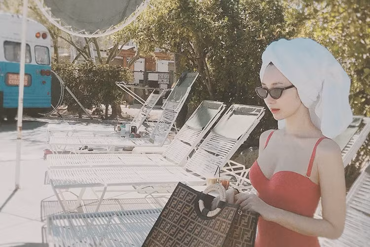 Xuất thân là người mẫu, Go Joon Hee sở hữu vóc dáng quyến rũ.