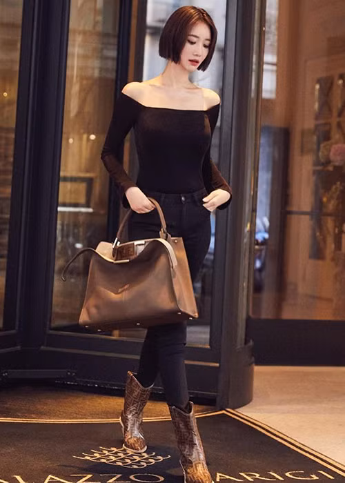 Từ năm 2003, Go Joon Hee lấn sân đóng phim. Một số bộ phim có sự tham gia diễn xuất của cô gồm "She was pretty", "Architecture 101"...