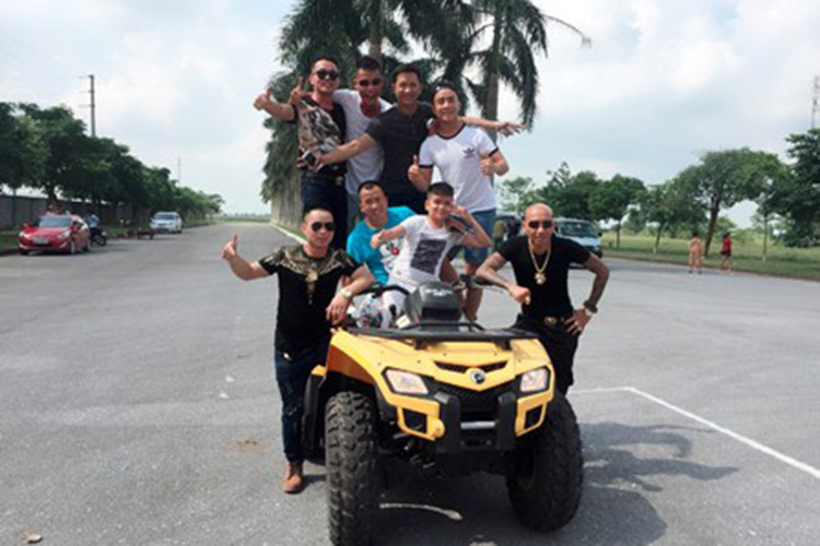 Năm 2013, Tuấn Anh đóng vai Cu Thóc – cháu của 2 đại gia Tích và Sự trong seri "Đại gia chân đất". Ảnh: Điện ảnh Việt Nam