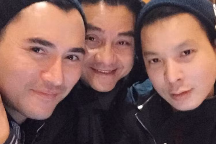  Nghệ sĩ Anh Vũ qua đời khi lưu diễn ở Mỹ. Mới đây, không ít người xúc động trước hành động của Leon Vũ dành cho Anh Vũ.