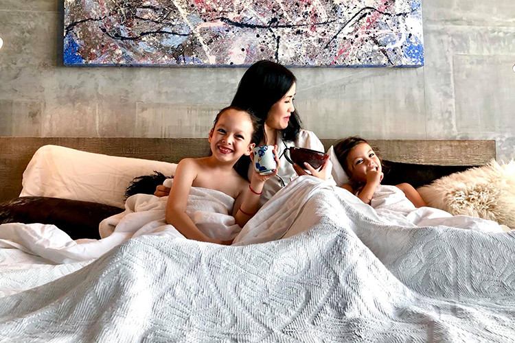 Nhân ngày bé Tôm và bé Tép đón tuổi mới, nữ ca sĩ tâm sự về khoảng thời gian hai con vừa mới chào đời.