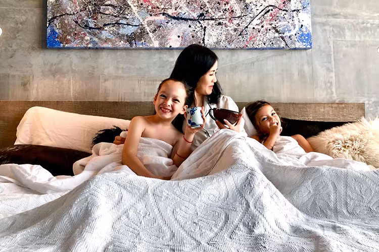 Nhân ngày bé Tôm và bé Tép đón tuổi mới, nữ ca sĩ tâm sự về khoảng thời gian hai con vừa mới chào đời.