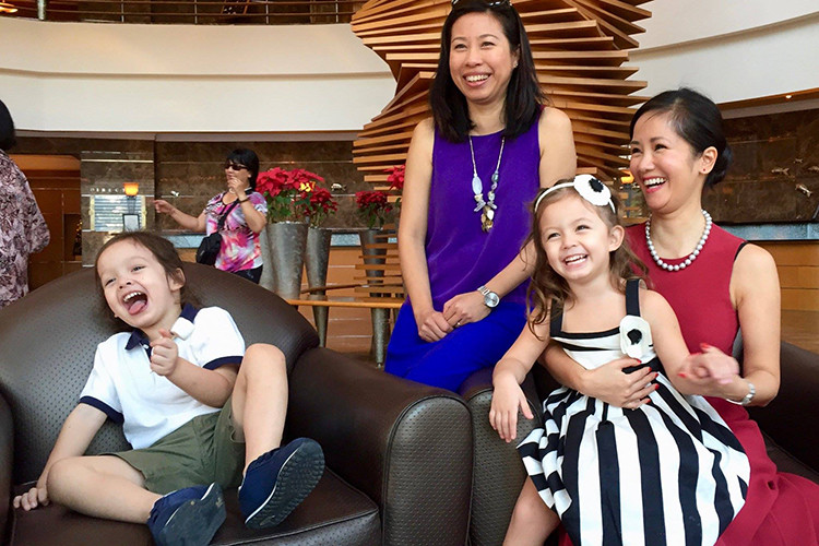 Cuối chia sẻ, đạo diễn Phạm Hoàng Nam mong bé Tôm và Tép hiểu và hãnh diện có một người mẹ tuyệt vời như thế nào.