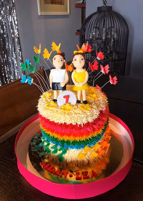 Trước đó, Hồng Nhung khoe các con đã trưởng thành khi chỉ muốn một chiếc bánh sinh nhật cho cả hai để tiết kiệm tiền cho mẹ.