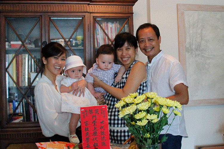 Đạo diễn Phạm Hoàng Nam - ba đỡ đầu của bé Tôm và Tép cũng viết tâm thư gửi hai nhóc tì này.