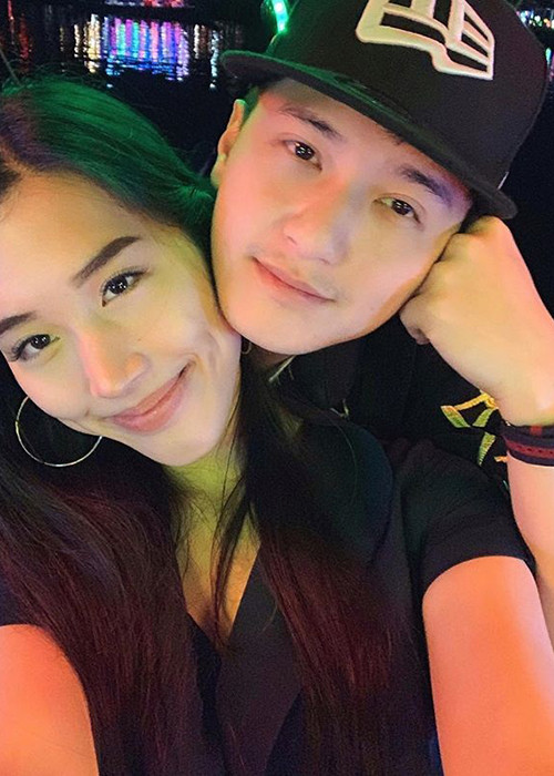 Huỳnh Anh và Y Vân công khai hẹn hò từ năm 2018. Trong khi Huỳnh Anh hoạt động nghệ thuật ở Việt Nam, Y Vân định cư ở Bỉ.