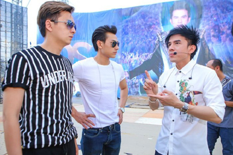 Isaac từng chia sẻ, anh bắt đầu ước mơ trở thành ca sĩ nổi tiếng khi xem liveshow Đan Trường. Cho đến nay, Đan Trường vẫn là thần tượng lớn nhất cho nghề của Isaac. Ảnh: VTC