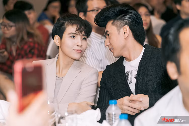 Vũ Cát Tường cũng thú nhận rất hâm mộ Đan Trường và ngày xưa luôn mong muốn được một lần nghe thần tượng hát ngoài đời. Ảnh: Saostar