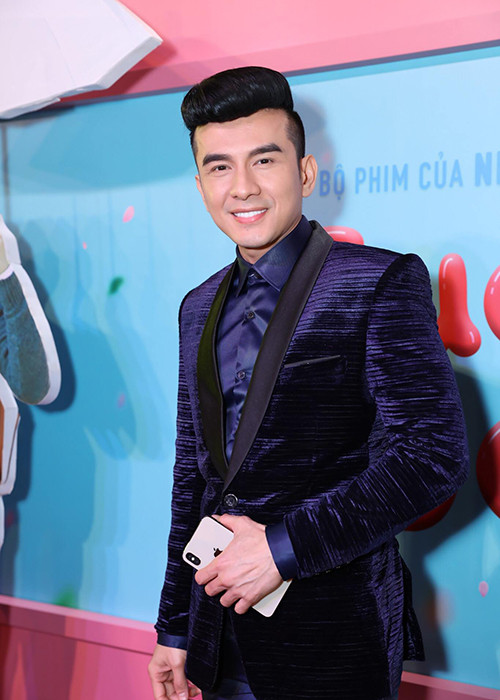 Nam ca sĩ “Kiếp ve sầu” có hàng nghìn người hâm mộ và được mệnh danh là thần tượng của các thần tượng.