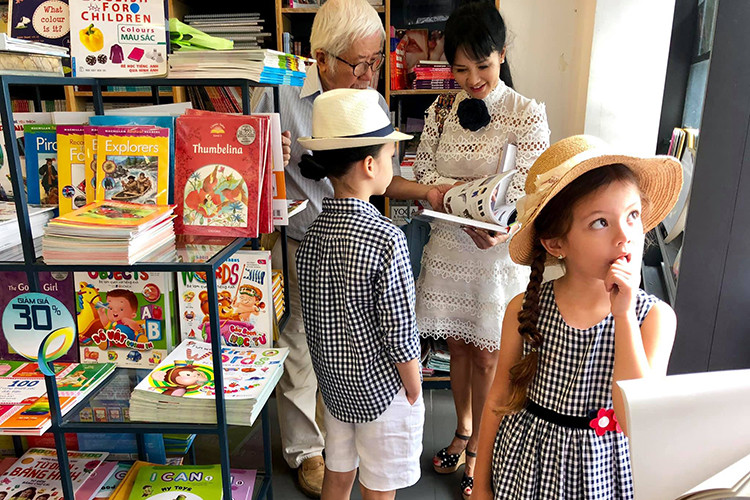 Theo thông tin, chồng cũ của nữ ca sĩ có trách nhiệm trợ cấp cho mỗi con 52 triệu đồng/một tháng.