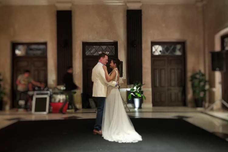 Do không hoạt động trong showbiz nên Kevin Gilmore càng kín tiếng về chuyện tình cảm sau khi chia tay Hồng Nhung.