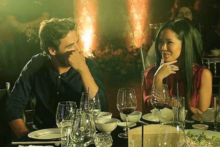 Hậu ly hôn, Hồng Nhung bị bắt gặp khá thân với một chàng trai Tây lạ mặt. Ảnh: Dân Việt