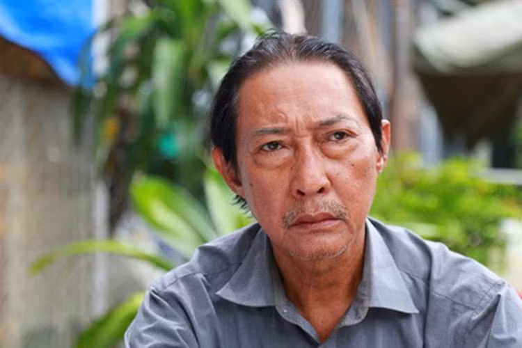 “Hoàng Lan và tôi đều rơi vào hoàn cảnh ngặt nghèo như nhau, thôi thì cùng đùm bọc nhau mà sống”, nghệ sĩ Lê Bình nói. Nam diễn viên còn tâm sự, ông và nghệ sĩ Hoàng Lan từng có cơ hội làm việc chung nhưng đã lâu không gặp nhau. Ảnh: Người lao động