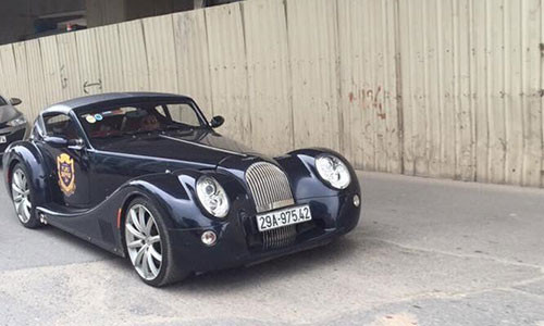 Xe than go Morgan Aero Supersport sieu doc lan banh tai Ha Noi