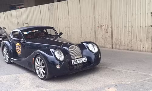Xe than go Morgan Aero Supersport sieu doc lan banh tai Ha Noi