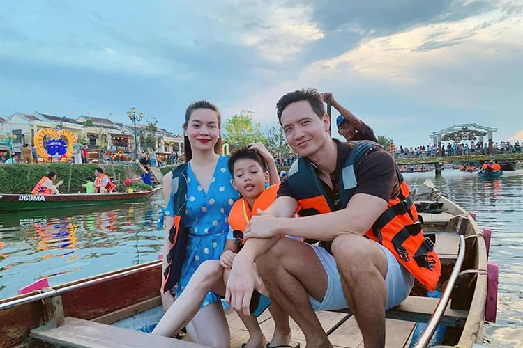 Hiện tại, cặp đôi du lịch Đà Nẵng cùng con trai riêng của Hồ Ngọc Hà.