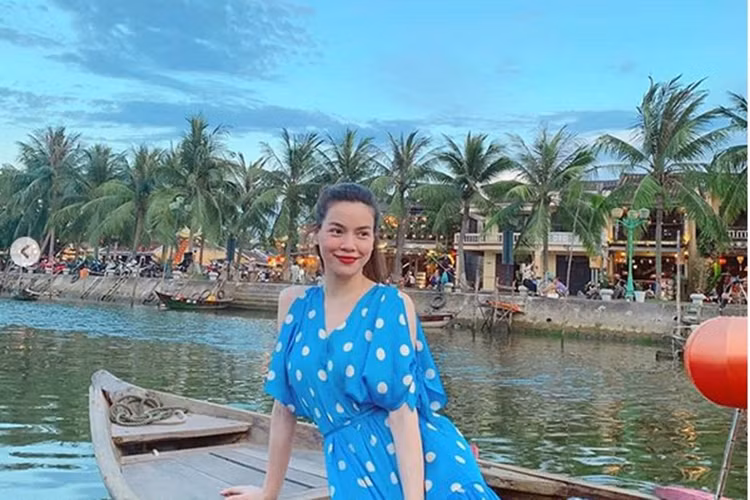 "Nữ hoàng giải trí" bị fan giục chuyện tái hôn bởi tình cảm của cô và Kim Lý ngày càng mặn nồng.