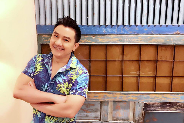 Sau khi biết mình bị bệnh, Anh Vũ siêng năng tập thể dục như đi bộ, tập yoga và chọn cho mình đời sống tinh thần sảng khoái.