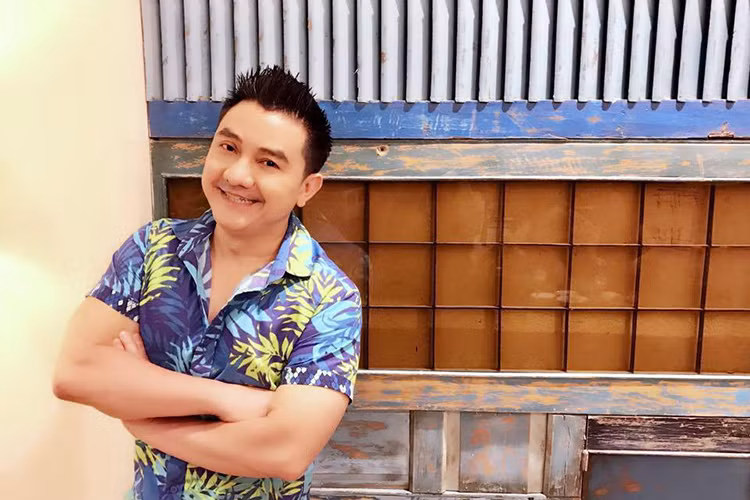 Sau khi biết mình bị bệnh, Anh Vũ siêng năng tập thể dục như đi bộ, tập yoga và chọn cho mình đời sống tinh thần sảng khoái.