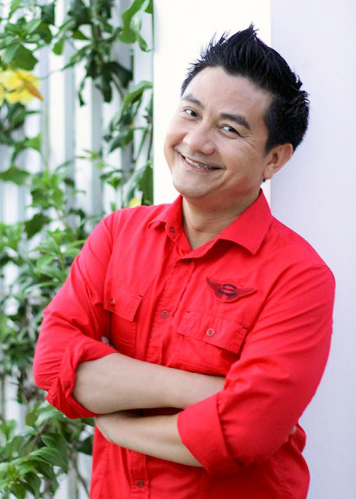 “Vào lúc ấy, bác sĩ nói, chỉ cần tế bào ung thư di căn đến gan, chắc chắn tôi sẽ chết. Tôi vẫn nhớ như in những ngày điều trị tại bệnh viện, tôi thực sự suy sụp, khủng hoảng”, anh nói.