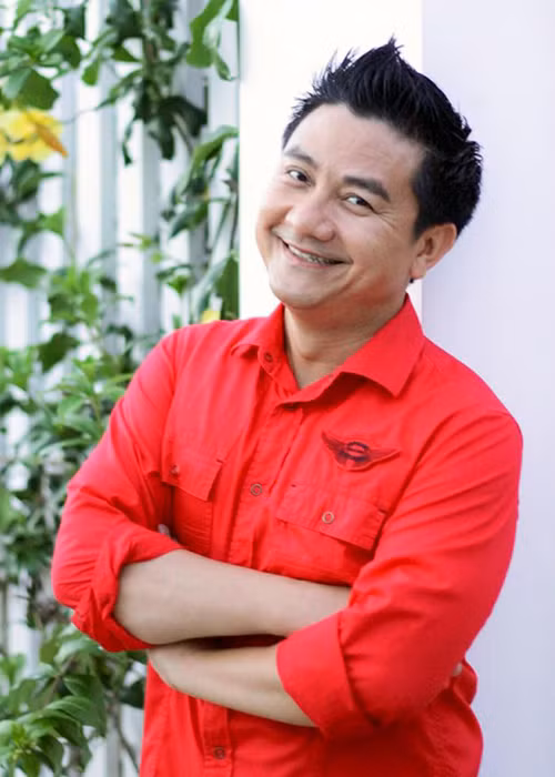 “Vào lúc ấy, bác sĩ nói, chỉ cần tế bào ung thư di căn đến gan, chắc chắn tôi sẽ chết. Tôi vẫn nhớ như in những ngày điều trị tại bệnh viện, tôi thực sự suy sụp, khủng hoảng”, anh nói.