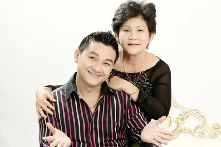 Khi nghe tin dữ về con trai, mẹ của Anh Vũ vô cùng đau xót. "Đau xót lắm, thương con cả đời hiếu thảo với mẹ, với gia đình”, bà nói trên Người lao động. Ảnh: Người lao động.