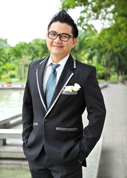 Anh Vũ rất kín tiếng trong chuyện tình cảm. Theo Phụ nữ online, nam diễn viên hài từng kết hôn vào năm 20 tuổi nhưng chỉ được 2 năm thì vợ chồng anh ly thân.