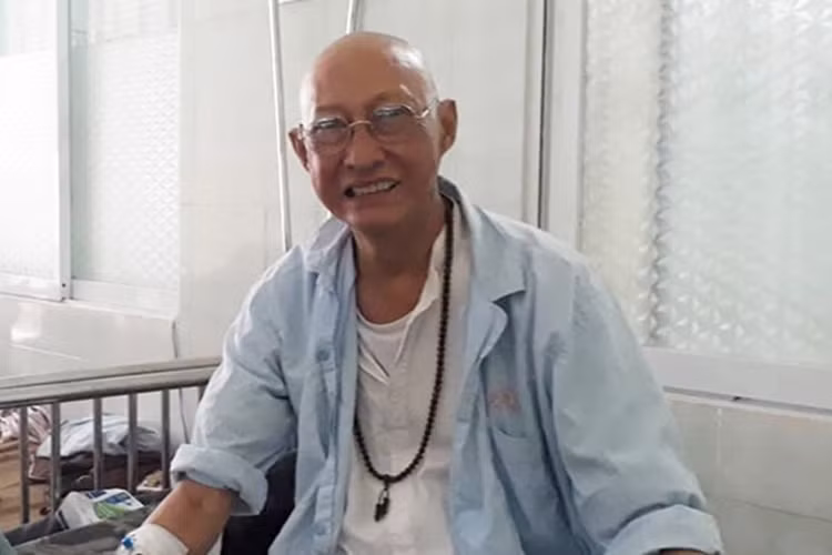 Từ khi mắc bạo bệnh, nghệ sĩ Lê Bình luôn giữ tinh thần lạc quan.