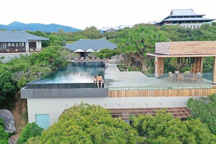 Mới đây, Cường Đô la và Đàm Thu Trang cùng đi nghỉ dưỡng. Được biết, cặp đôi ở resort 6 sao tại Ninh Thuận. Ảnh: FBNV