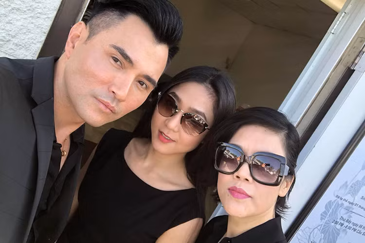 Leon Vũ là bạn thân của Anh Vũ nên được gia đình ủy thác nhận thi thể cố nghệ sĩ.