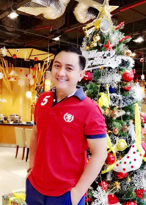 Anh Vũ dường như giấu đi nỗi lo lắng của mình về căn bệnh khi luôn tươi cười trước mọi người.