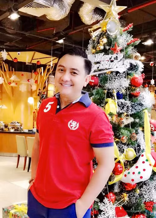 Anh Vũ dường như giấu đi nỗi lo lắng của mình về căn bệnh khi luôn tươi cười trước mọi người.