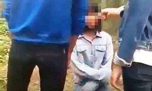 Them mot nu sinh bi ban bat quy, danh hoi dong