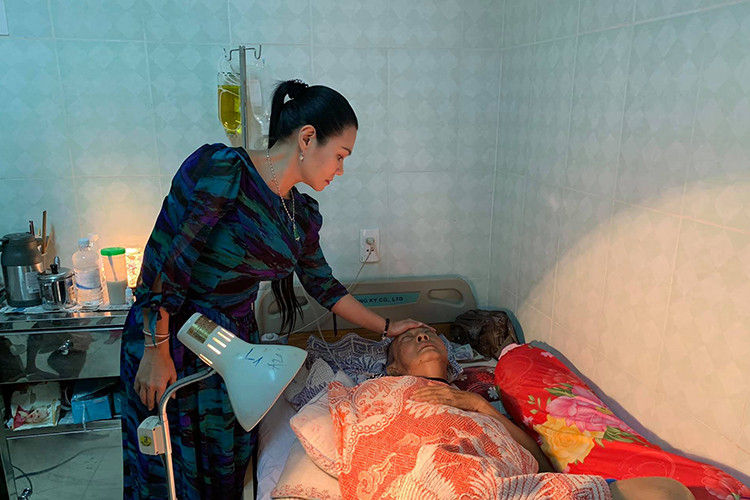 Những ngày gần đây, nhiều đồng nghiệp đã đến thăm nam diễn viên phim "Đất phương nam". Ảnh: Zing