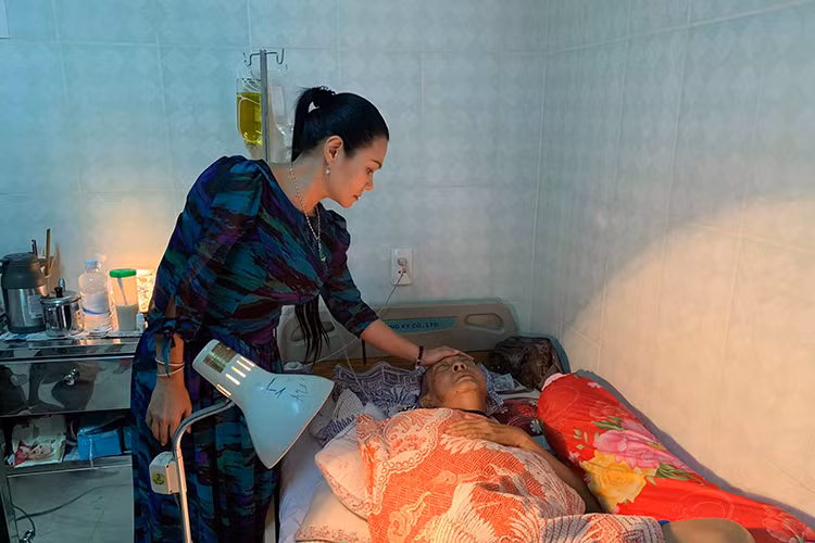 Những ngày gần đây, nhiều đồng nghiệp đã đến thăm nam diễn viên phim "Đất phương nam". Ảnh: Zing