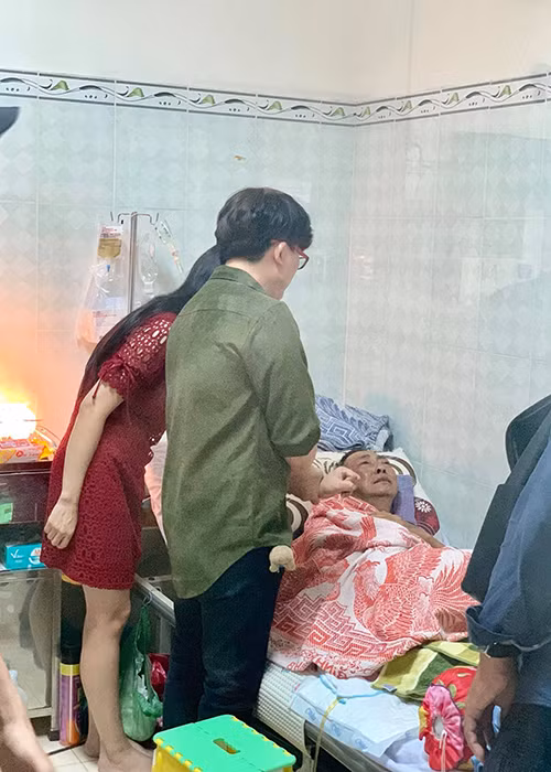 Trịnh Kim Chi cho biết: "Anh mệt nhiều do lần vào thuốc này,nhưng vẫn tỉnh táo bình thường chứ không hôm mê. Cũng khuyên anh hạn chế nói chuyện, tránh xúc động và cố gắng ăn uống nhiều hơn. Mong anh cố gắng vượt qua. Tôi vẫn hy vọng có sự may mắn và phép màu".