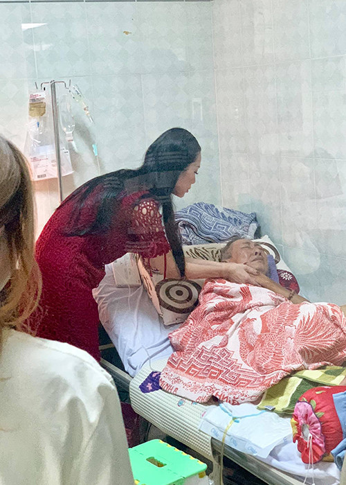 Trịnh Kim Chi khẳng định nam nghệ sĩ không hôn mê sâu, nguy kịch như tin đồn.