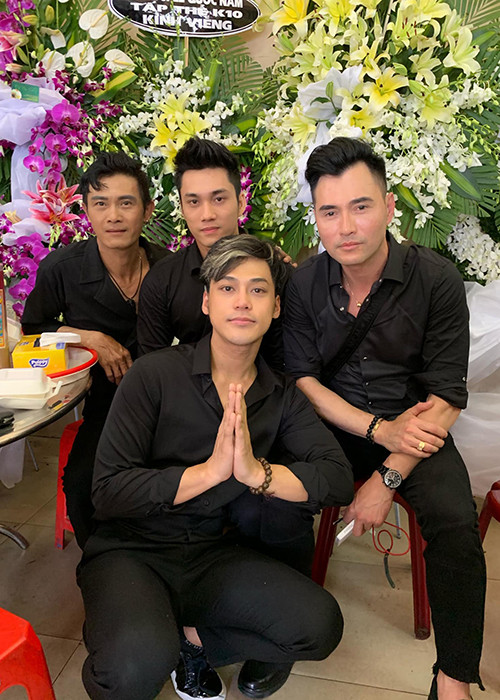 Chia sẻ trên Người lao động, Leon Vũ cho biết, anh không lo vấn đề tài chính, tiền bạc về đám tang của Anh Vũ. "Tôi chỉ chủ trì ôm di ảnh và thân thể của Anh Vũ chứ tôi không đụng tới tiền bạc", anh nói.