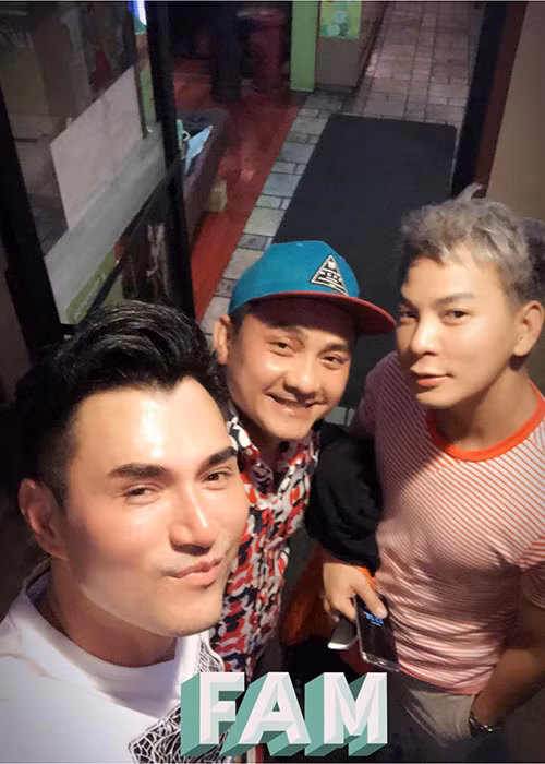 Leon Vũ và Anh Vũ thân thiết sau những lần đi chơi, đi ăn chung.